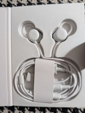 Google USB-C adjustable wired earbuds